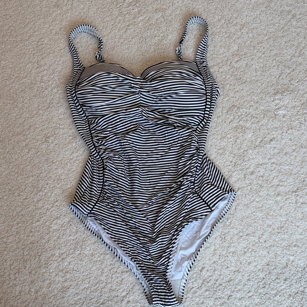 Classic Black and White Striped women’s One-Piece Swimsuit